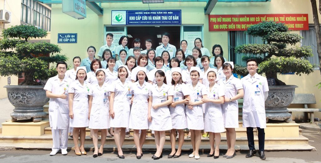 Đội ngũ y bác sĩ tại bệnh viện phụ sản Hà Nội